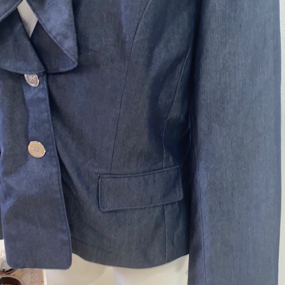 Ruffles front Jacket. - Picture 2 of 7